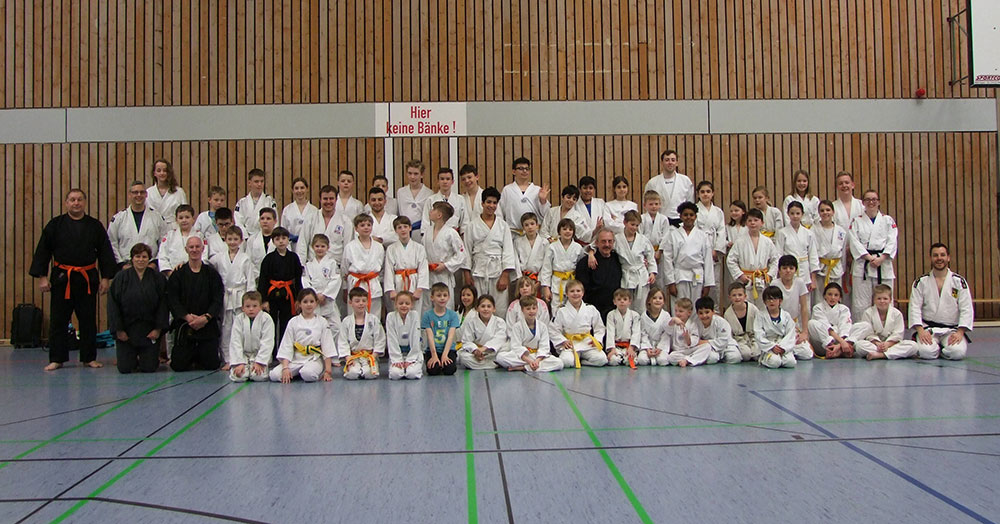 Groß und Klein auf dem Gruppenfoto